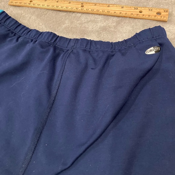 Adidas shorts SZ M - Picture 3 of 3